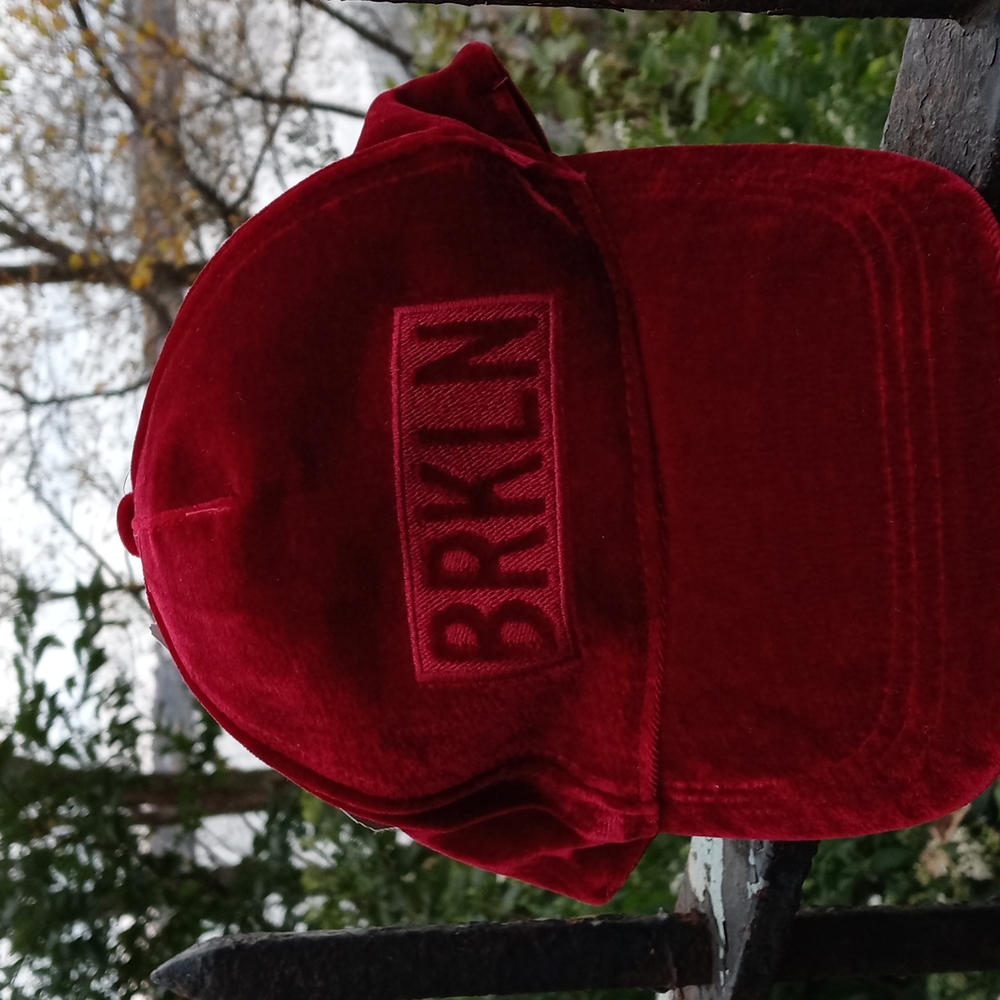 BRAND NEW UNISEX H & M ACTIVE HAT